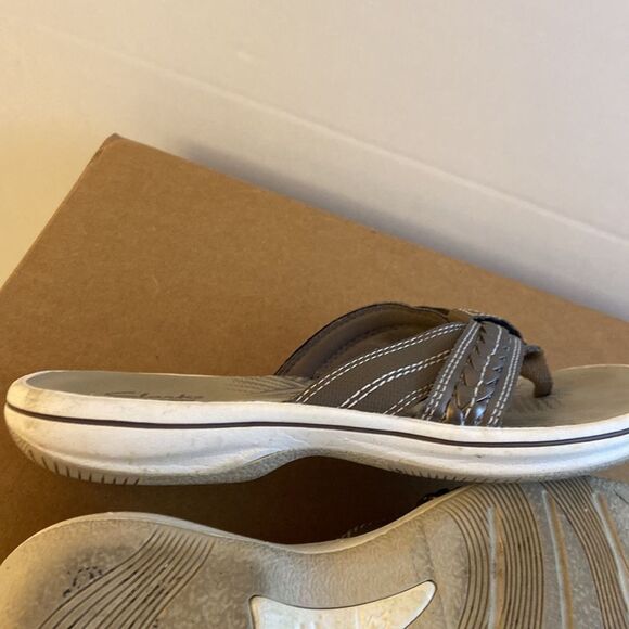 Clark collection taupe color sandals thong flip flops size 5 - Picture 5 of 5